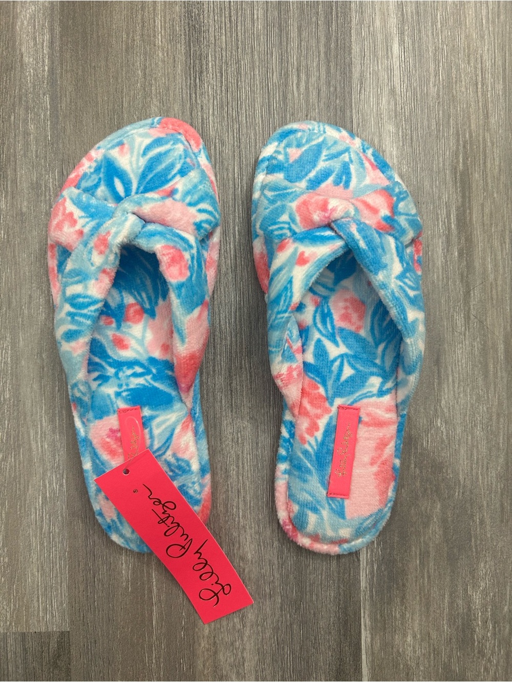 NWT, Lilly Pulitzer slippers, Size 7/8
Bondi Blue, My Little Peony